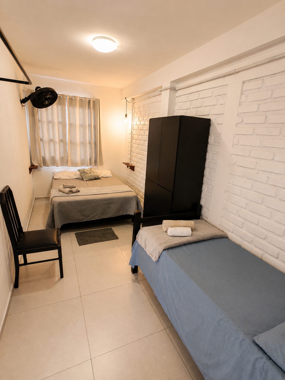 Quarto 103 — Cama de casal e solteiro