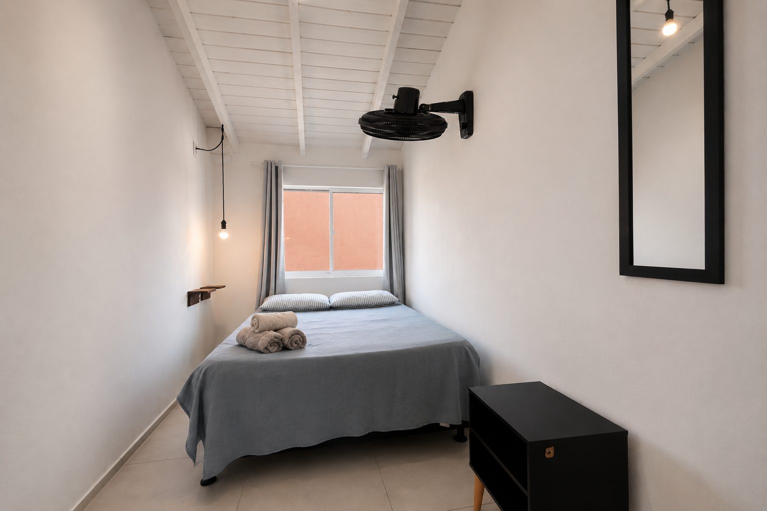 Quarto 204 — Cama de casal no segundo andar